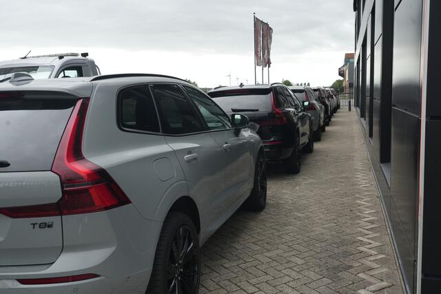 Volvo XC60 2.0 T8 FACELIFT Plug-in hybrid AWD Ultra Dark | 455 PK | Pano | Luchtvering | Trekhaak | Volvo XC60 2.0 T8 Plug-in Hybrid AWD Ultra Dark met 2.0 viercilinder plug-in hybride aandrijflijn en 455 PK, voorzien van elektrisch panoramadak, luchtvering en head up display