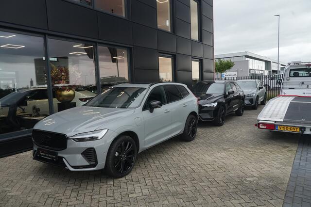 Volvo XC60 2.0 T8 FACELIFT Plug-in hybrid AWD Ultra Dark | 455 PK | Pano | Luchtvering | Trekhaak | Volvo XC60 2.0 T8 Plug-in Hybrid AWD Ultra Dark met 2.0 viercilinder plug-in hybride aandrijflijn en 455 PK, voorzien van elektrisch panoramadak, luchtvering en head up display