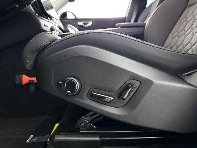 Volvo XC60 T6 Plug-in hybrid AWD Ultra Dark | SOH 100% | Panoramadak | 360° camera | Luchtvering | Head-up display | Luchtvering | Stoel- en stuurverwarming | Trekhaak