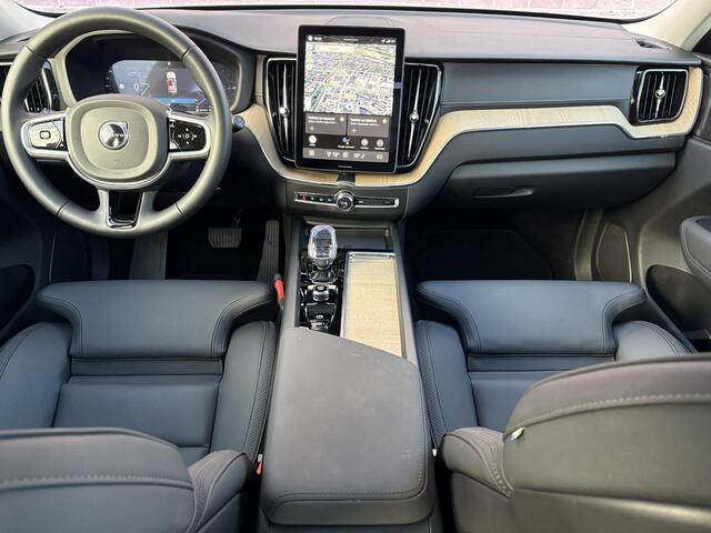 Volvo XC60 2.0 T6 Plug-in hybrid AWD Ultra Dark | Trekhaak 2.250 kg | Luchtvering | Harman Kardon Audio | Head-up Display | 360 Graden Camera | Panoramadak | Stoelverwarming voor en achter | Keyless Entry | Elektrische Achterklep | Elektrisch Verstelbare Voorstoelen | Cruise Control Adaptief | BLIS | Google Navigatie | Apple Carplay | Android Auto
