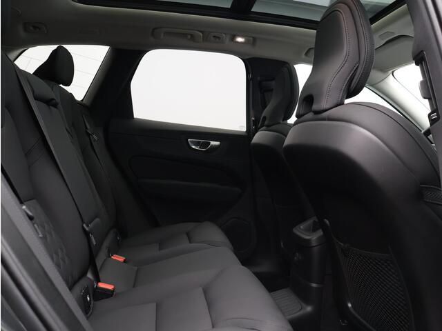 Volvo XC60 T6 AWD Plug-in hybrid Ultra Dark / Trekhaak / Luchtvering / Pan. dak / 360 camera / Stoel+stuur+achterbankverwarming / Harman Kardon