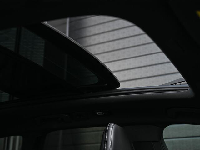 Volvo XC60 2.0 T8 Plug-in hybrid AWD Plus Black Edition | Panoramadak | HUD | 360 Camera | Harman/Kardon | Pilot Assist | Memory Seats | Stoelverwarming V+A | Trekhaak | Stuurverwarming | Adaptive Cruise |