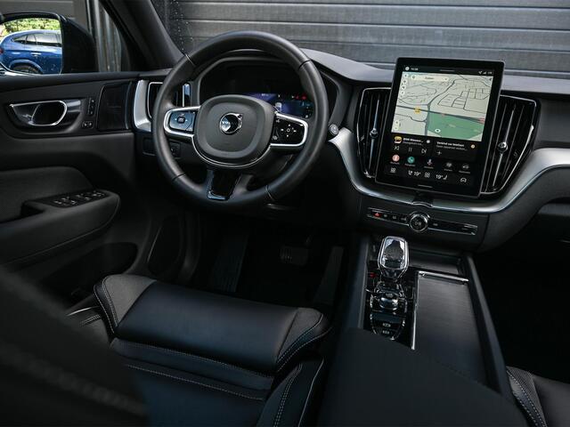 Volvo XC60 2.0 T8 Plug-in hybrid AWD Plus Black Edition | Panoramadak | HUD | 360 Camera | Harman/Kardon | Pilot Assist | Memory Seats | Stoelverwarming V+A | Trekhaak | Stuurverwarming | Adaptive Cruise |