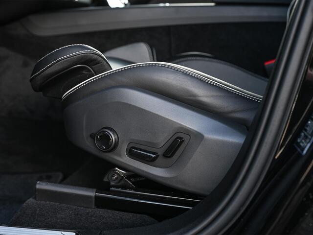 Volvo XC60 2.0 T8 Plug-in hybrid AWD Plus Black Edition | Panoramadak | HUD | 360 Camera | Harman/Kardon | Pilot Assist | Memory Seats | Stoelverwarming V+A | Trekhaak | Stuurverwarming | Adaptive Cruise |