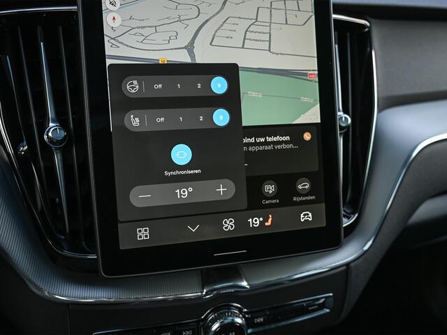 Volvo XC60 2.0 T8 Plug-in hybrid AWD Plus Black Edition | Panoramadak | HUD | 360 Camera | Harman/Kardon | Pilot Assist | Memory Seats | Stoelverwarming V+A | Trekhaak | Stuurverwarming | Adaptive Cruise |