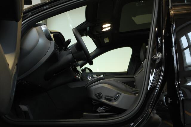 Volvo XC60 2.0 T6 Plug-in hybrid AWD Plus Black Edition | Schuif/Kantel-Panoramadak | Head-Up Display | 360º Visual Park Camera | Harman Kardon Premium Audio | Elektrisch Verstelbare Voorstoelen met Geheugen | Stoel/Stuurverwarming |