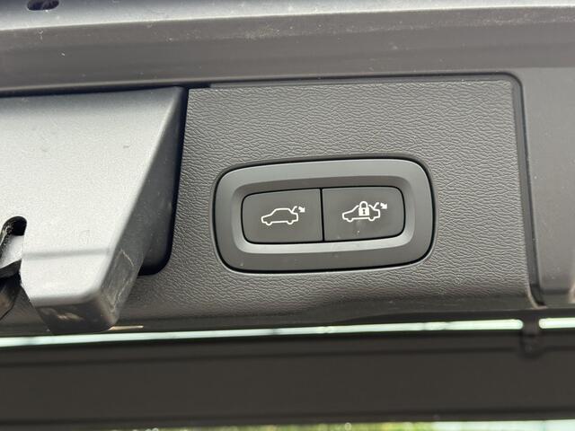 Volvo XC60 B5 R-Design | Trekhaak | Head up display | Bliss | Elektrische stoelen | Keyless | Harman & kardon audio |