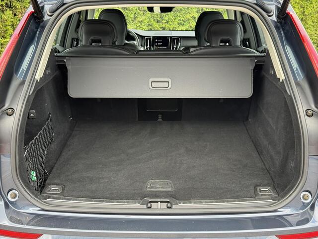 Volvo XC60 B4 Momentum Pro Leder | Trekhaak | Bliss | Keyless | Elektrische stoelen | Cruise control |