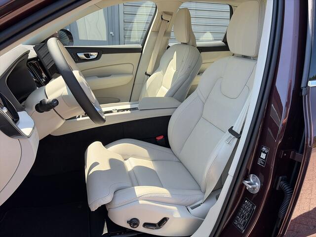 Volvo XC60 T6 Plug-in hybrid AWD Ultra Bright / 22" Velgen / Luchtvering / Mulberry Red / Blond geventileerd nappa leder /
