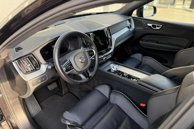 Volvo XC60 2.0 T6 Plug-in hybrid AWD Ultimate Black Edition ACC, PANO, KEYLESS GO, STOEL & STUURVERWARMING, DODEHOEK, 21" MULTI SPAAK, CARPLAY, 360 CAMERA