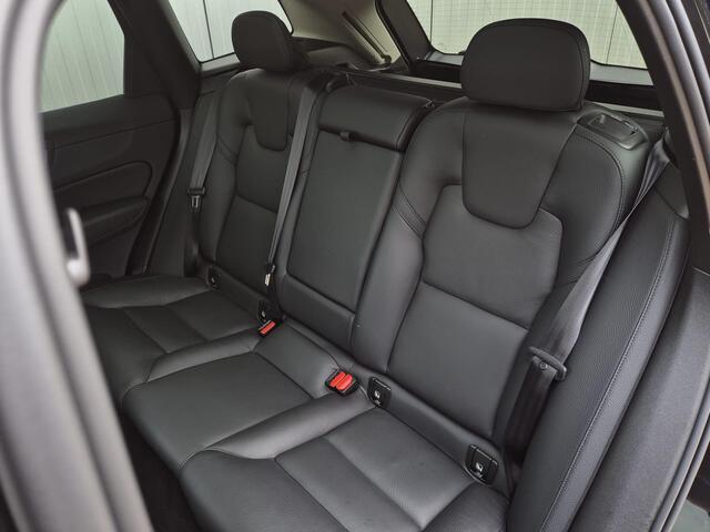 Volvo XC60 2.0 T8 Plug-in hybrid AWD Ultra Black Edition Panoramadak, Volleder, Trekhaak, Soh 100%