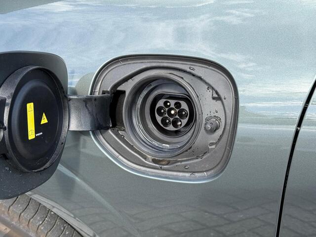 Volvo XC60 T6 Plug-in hybrid AWD Ultra Dark | Trekhaak | Panoramadak | Luchtvering | 360 Graden Camera | Harman / Kardon |