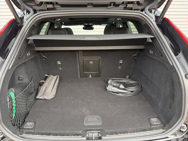 Volvo XC60 2.0 T8 Plug-in hybrid AWD Plus Black Edition / 360 camera / Harman/Kardon / Panoramadak /