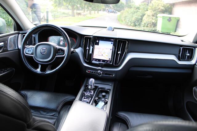 Volvo XC60 2.0 T8 Twin Engine AWD Inscription PANO B&W LUCHTV TREKH LED 143000KM!!!