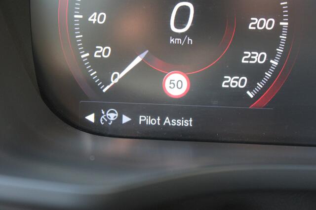 Volvo XC60 2.0 T8 Twin Engine AWD Inscription PANO B&W LUCHTV TREKH LED 143000KM!!!