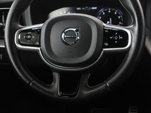 Volvo XC60 2.0 B5 R-Design | Trekhaak | Pano-Dak | LED | Harman Kardon Sound | 360 Camera