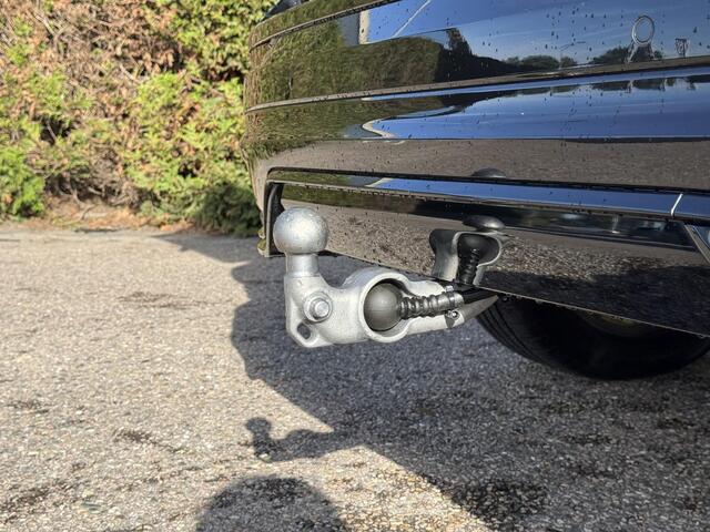 Volvo XC60 B4 R-Design | Elec.Stoel | Trekhaak | Donker Glas | Automaat