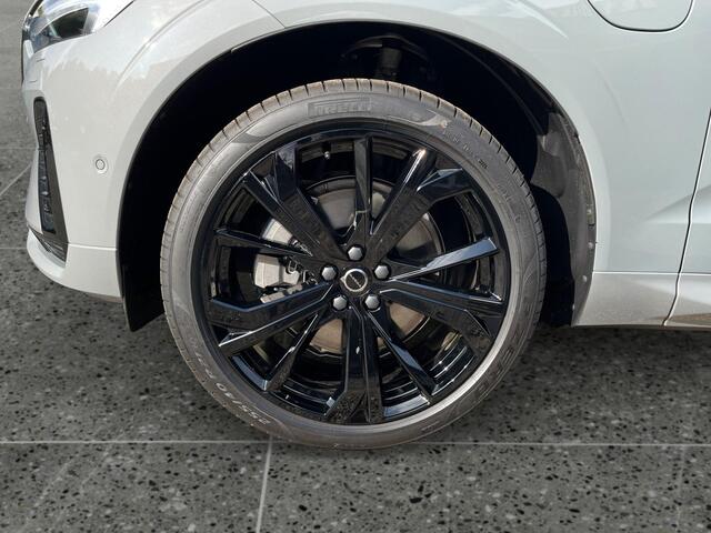Volvo XC60 2.0 T6 Plug-in hybrid AWD Ultra Black Edition | SOH 100% | Trekhaak | Panoramadak | 360° camera