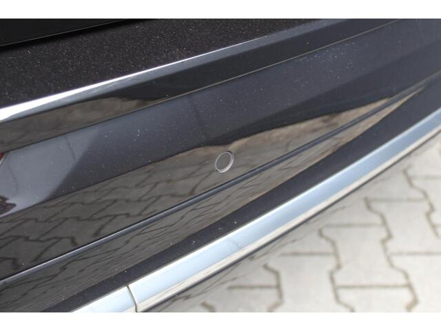 Volvo XC60 2.0 T6 Plug-in hybrid AWD Core Bright | Incl. 12 maanden garantie | Adaptieve Cruise | Lane assist | Climate control | Stoelverwarming | Stuurverwarming | Apple Carplay/ Android auto | Navigatie | Parkeersensoren | Parkeercamera | Achterbank verwarmd | Elektrisch verstelbare stoelen |