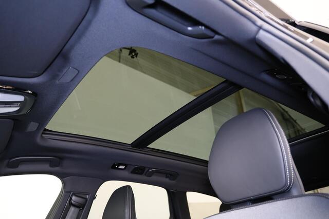 Volvo XC60 T6 Recharge AWD Plus Black Edition - Panorama/schuifdak - IntelliSafe Assist & Surround - 360º Camera - Harman/Kardon audio - Verwarmde voorstoelen, stuur & achterbank - Parkeersensoren voor & achter - Elektr. bedienb. voorstoelen met geheugen - Head up display - Draadloze tel. lader - Extra getint glas - 21' LMV