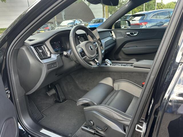 Volvo XC60 2.0 T8 Plug-in hybrid AWD Plus Black Edition VAN: 59.900,- ND: 56.877,- UW HERSTVOORDEEL: 2.023,- | TREKHAAK | DEALER ONDERHOUDEN | HEAD UP | 360CAMERA | FABR. GARANTIE! |