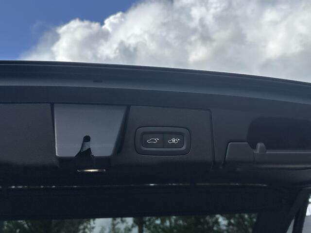 Volvo XC60 2.0 T8 Plug-in hybrid AWD Plus Black Edition VAN: 59.900,- ND: 56.877,- UW HERSTVOORDEEL: 2.023,- | TREKHAAK | DEALER ONDERHOUDEN | HEAD UP | 360CAMERA | FABR. GARANTIE! |