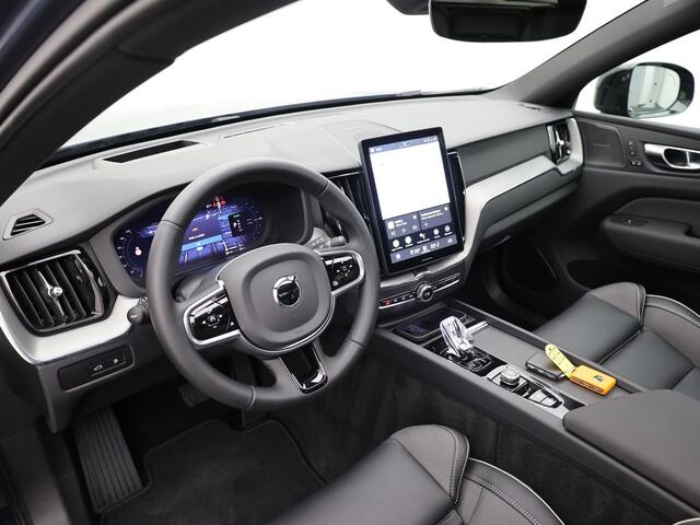 Volvo XC60 2.0 T6 Plug-in hybrid AWD Plus Dark | Trekhaak | Panodak | Dode Hoek | 360 Camera | Harman Kardon | Head Up | Elk. Klep | Prijs Rijklaar!!