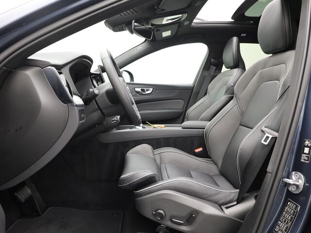 Volvo XC60 2.0 T6 Plug-in hybrid AWD Plus Dark | Trekhaak | Panodak | Dode Hoek | 360 Camera | Harman Kardon | Head Up | Elk. Klep | Prijs Rijklaar!!