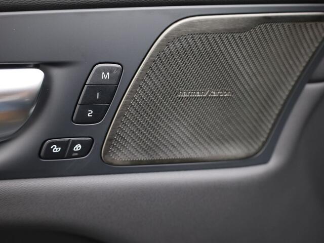 Volvo XC60 2.0 T8 Plug-in hybrid AWD Plus Dark | Trekhaak | Panodak | Dode Hoek | 360 Camera | Harman Kardon | Head Up | Elk. Klep | Prijs Rijklaar!!