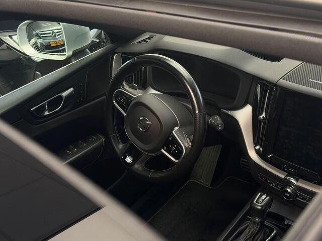 Volvo XC60 2.0 D4 AWD R-Design / Panoramadak / harmon & kardo