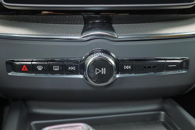 Volvo XC60 T6 Recharge AWD Plus Black Edition - Panorama/schuifdak - IntelliSafe Assist & Surround - 360º Camera - Harman/Kardon audio - Verwarmde voorstoelen, stuur & achterbank - Parkeersensoren voor & achter - Elektr. bedienb. voorstoelen met geheugen - Head up display - Draadloze tel. lader - Extra getint glas - 21' LMV