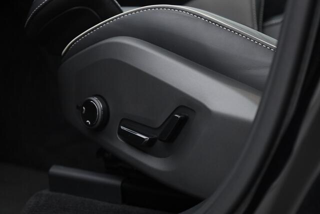 Volvo XC60 T6 PHEV Ultra Black Edition | Pano | HUD | Elek. Trekhaak | akoestisch glas | Memory Seats | 360cam | Adapt. Cruise | 21'' | Google Info. x