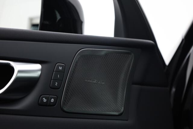 Volvo XC60 T6 PHEV Ultra Black Edition | Pano | HUD | Elek. Trekhaak | akoestisch glas | Memory Seats | 360cam | Adapt. Cruise | 21'' | Google Info. x
