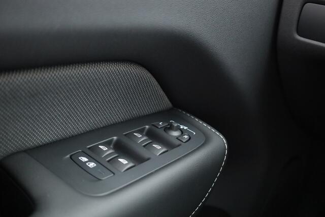 Volvo XC60 T6 PHEV Ultra Black Edition | Pano | HUD | Elek. Trekhaak | akoestisch glas | Memory Seats | 360cam | Adapt. Cruise | 21'' | Google Info. x