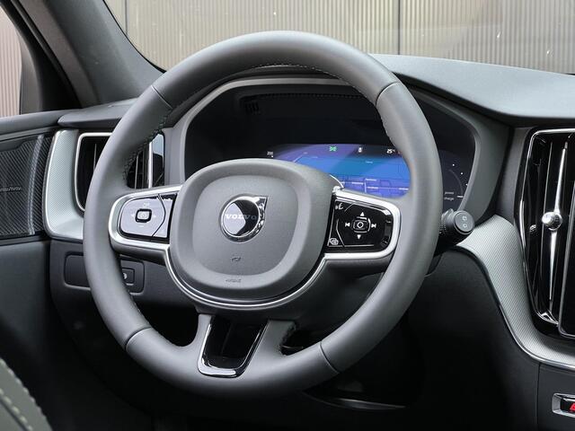 Volvo XC60 2.0 T6 Plug-in hybrid AWD Ultra Black Edition / Luchtvering/ Head up display/ 360 camera /Panorama dak / Trekhaak/ Harman & Kardon / Stoelverwarming /