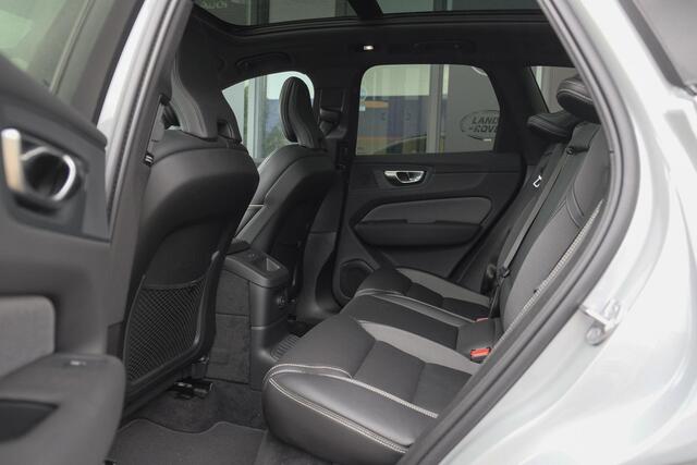 Volvo XC60 2.0 T8 455pk Plus Black edition Panoramadak *BTW* Styling pack 22" LMV Harman/Kardon Bomvol!!