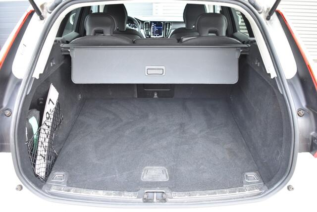 Volvo XC60 2.0 B4 MOMENTUM / 100% ONDERHOUDEN / CARPLAY / STOELVERW. / AFN. TREKH.