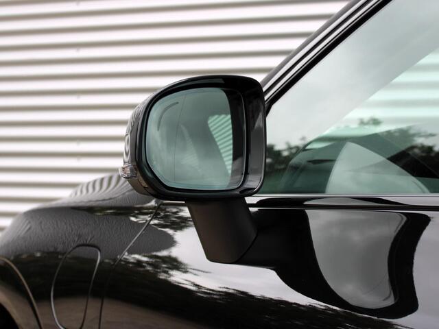 Volvo XC60 2.0 T6 Plug-in hybrid AWD Ultra Dark Automaat / Panoramadak / 360* camera / Trekhaak / Privacy Glass / All-seasonbanden