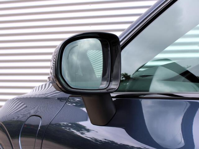 Volvo XC60 2.0 T6 Plug-in hybrid AWD Ultra Black Edition Automaat / Panoramadak / Luchtvering / 360* camera / Trekhaak
