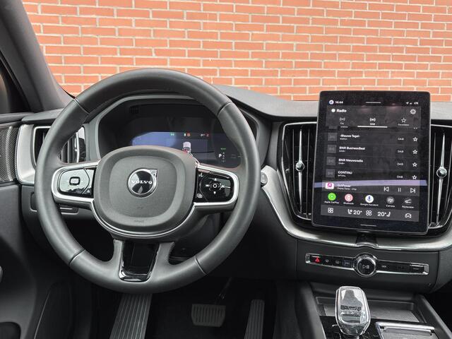 Volvo XC60 2.0 T6 Plug-in hybrid AWD Plus Black Edition Facelift, PHEV, Long range, Automaat, Panoramadak, Trekhaak semi elektrisch, 21 inch wielen, Harman Kardon audio, Park assist voor- en achter, Parkeercamera, Extra getint glas achter