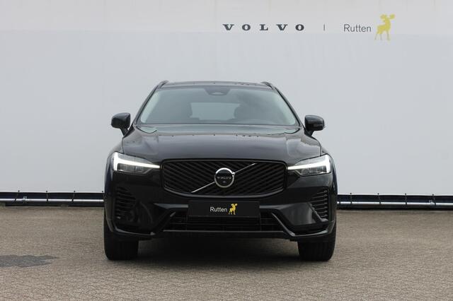 Volvo XC60 2.0 T6 Plug-in hybrid AWD Ultra Dark Luchtvering / Panoramisch schuif-kanteldak / Semi elektrisch wegklapbare trekhaak / Harman Kardon Audio