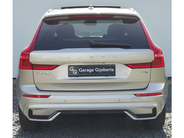 Volvo XC60 2.0 T6 Phev AWD Plus Dark Lighting Pack - Power seats met Memory - 19" Wielen - Panoramadak - Harman Kardon Audio - 360 Cam - 2250 KG Trekgewicht - Climate - Achterbank verwarming - Privacy Glass - RA00 Leder - Full led koplampen - Standkachel met timer