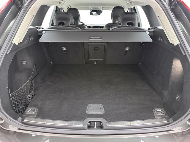 Volvo XC60 T5 251pk Automaat Momentum Pro / Stoelverwarming / Trekhaak / Leder / Zittingverlenger / AppleCarplay / PDC + Camera / lane Keeping Aid / Elektr. Achterklep / 18'' /