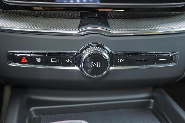 Volvo XC60 T6 Recharge AWD Plus Black Edition - Panorama/schuifdak - IntelliSafe Assist & Surround - 360º Camera - Harman/Kardon audio - Verwarmde voorstoelen, stuur & achterbank - Parkeersensoren voor & achter - Elektr. bedienb. voorstoelen met geheugen - Head up display - Draadloze tel. lader - Extra getint glas - 21' LMV