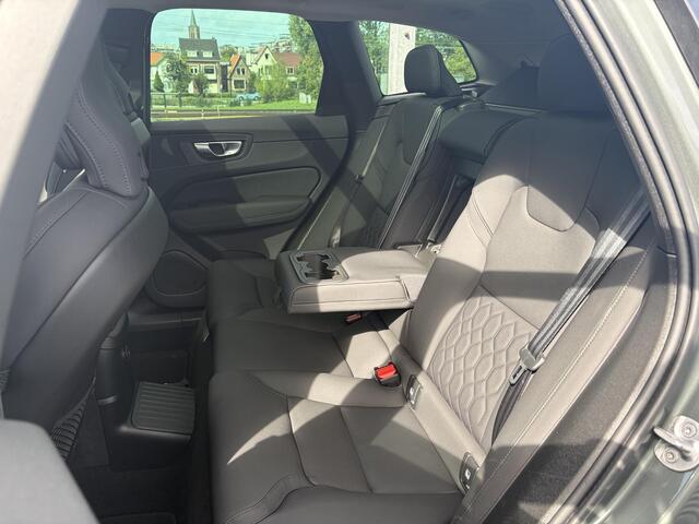 Volvo XC60 2.0 T6 Plug-in hybrid AWD Ultra Dark PHEV, Automaat, Panoramadak, Stoelverwarming, Stuurverwarming, Trekhaak semi elektrisch wegklapbaar, Lederen bekleding, 360 graden parkeercamera, Head-up display