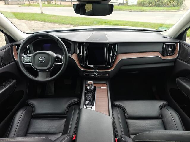 Volvo XC60 T6 Plug-in hybrid AWD Plus Bright | Rijklaarprijs | Trekhaak | Stoel ventilatie |