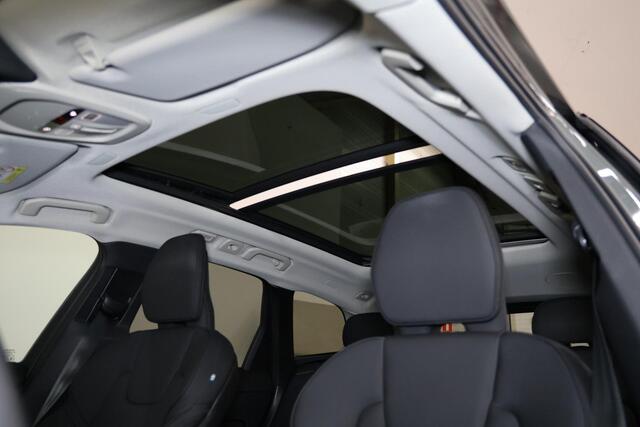 Volvo XC60 T6 Recharge AWD Ultra Dark - Panorama/schuifdak - Luchtvering - IntelliSafe Assist & Surround - 360º Camera - Harman Kardon audio - Adaptieve LED koplampen - Verwarmde voorstoelen, stuur & achterbank - Parkeersensoren voor & achter - Elektr. bedienb. voorstoelen met geheugen - Head up display - Draadloze tel. lader - Extra getint glas - Inklapbare trekhaak - 20' LMV