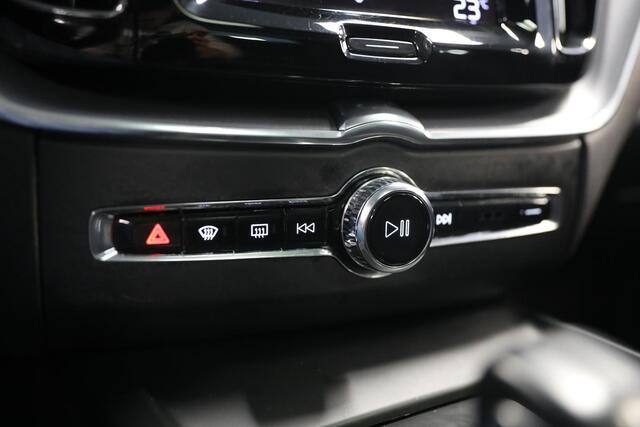 Volvo XC60 2.0 Recharge T6 AWD Inscription | Schuif- kanteldak | PDC