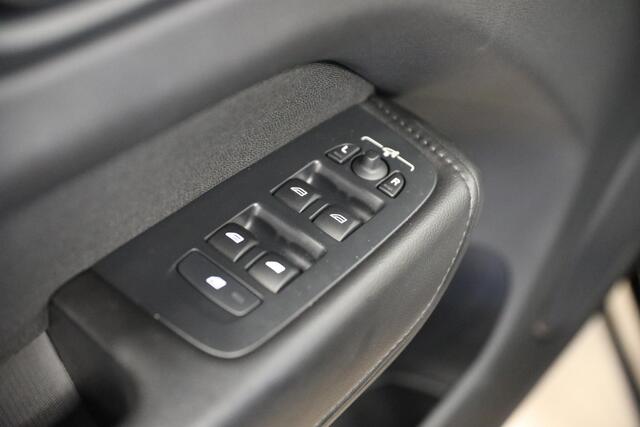 Volvo XC60 2.0 Recharge T6 AWD Inscription | Schuif- kanteldak | PDC