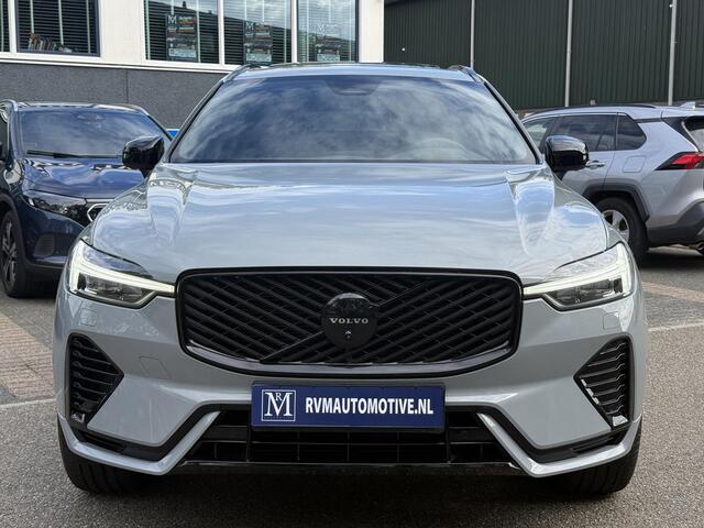 Volvo XC60 2.0 T8 Plug-in hybrid AWD Plus Black Edition VAN 58.900:,- VOOR:54.877,- UW HERFSTVOORDEEL: 4.023,-| UNIEK!| VAPOUR GREY| ELEKTRISCHE TREKHAAK| PANO| HK AUDIO| MEMORY STOELEN| HUD| 360 CAMERA| VOL OPTIES!|